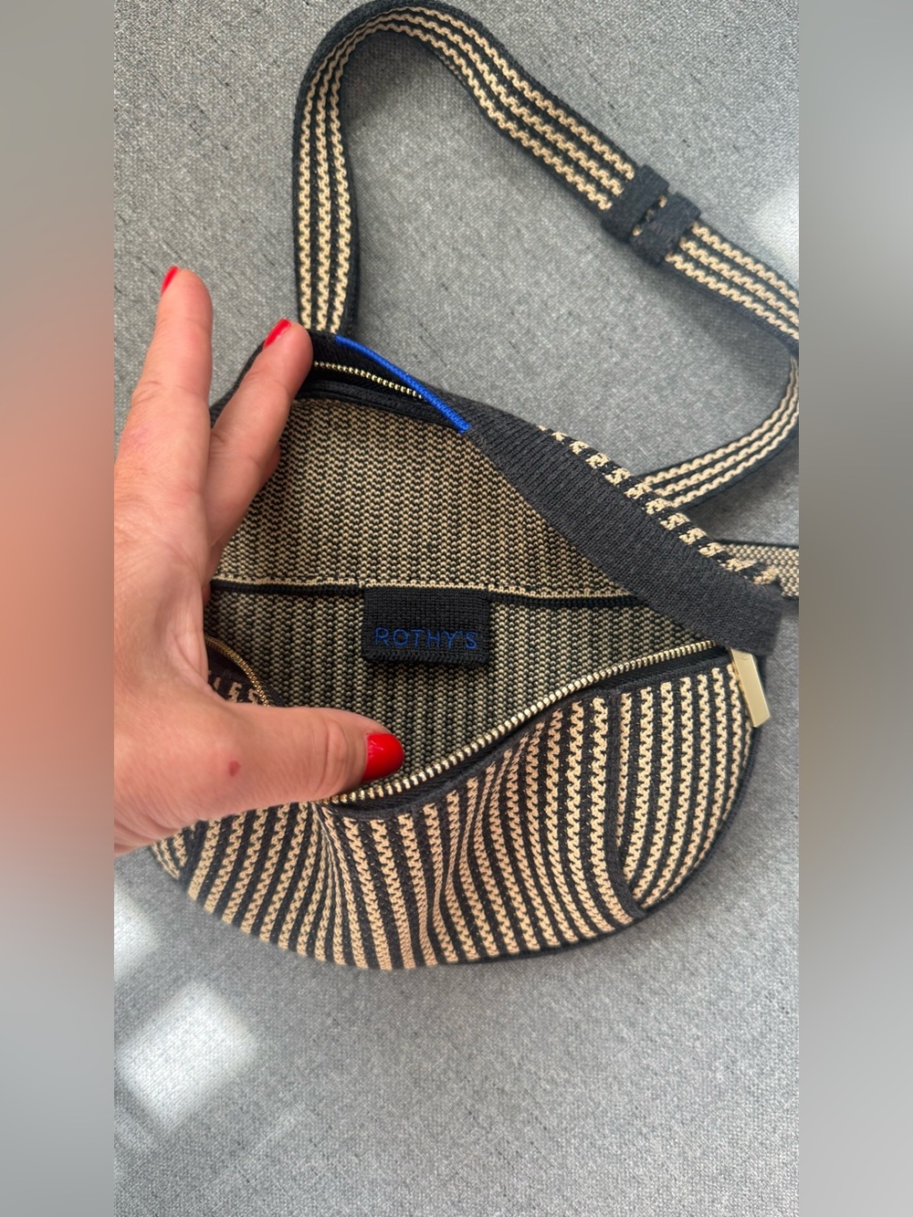 Rothy’s Striped Knit Belt Bag Crossbody Fanny Pack Black Beige Adjustable - Picture 4 of 8
